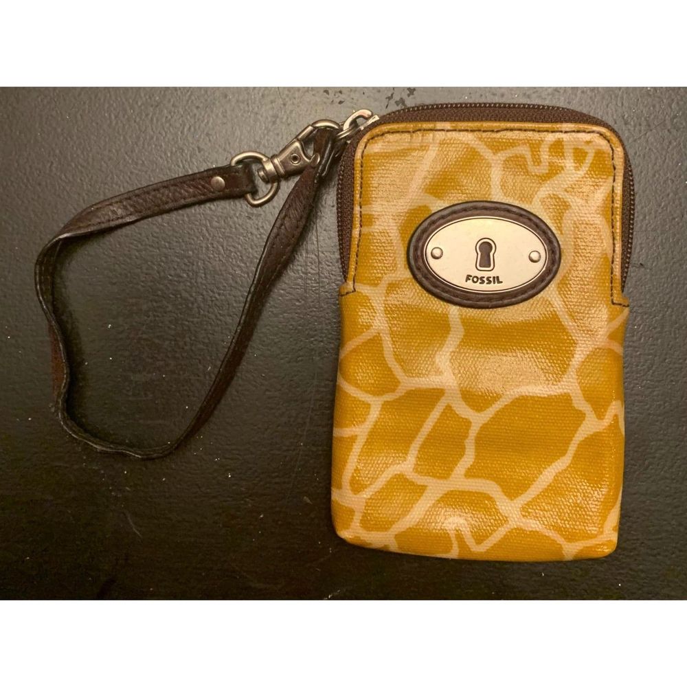 Fossil Key Per Zip Top Wristlet Wallet Giraffe Animal Print Yellow Gold Key Hole